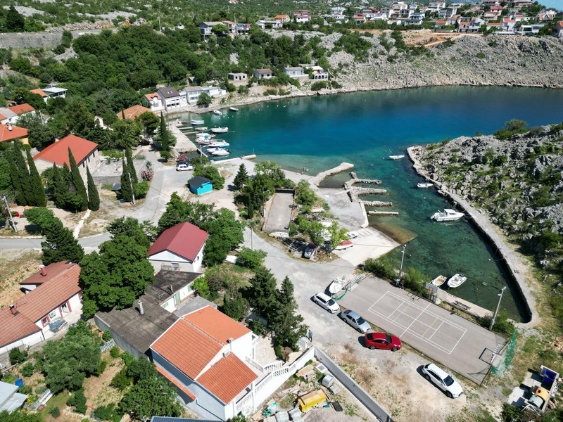 Haus nahe dem Meer in Cesarica