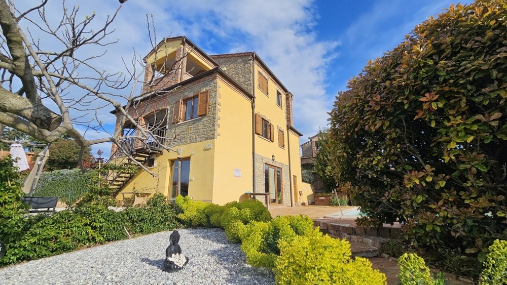 Natursteinhaus mit gepflegtem Garten in Istrien