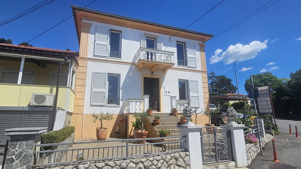 Haus mit Garten und Meerblick in Kroatien