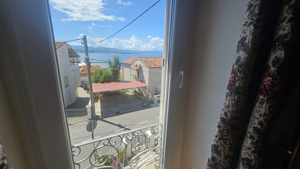 Blick auf das Meer aus dem Schlafzimmer
