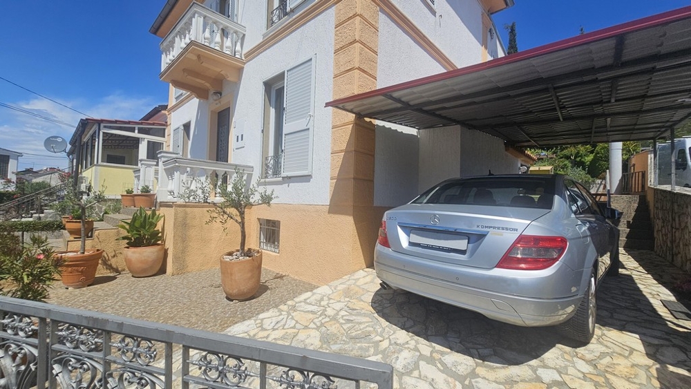 Stellplatz am Haus in Kroatien