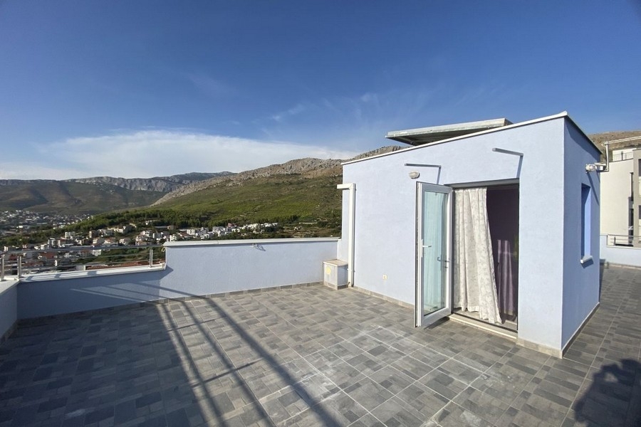 Große Dachterrasse mit Panoramablick