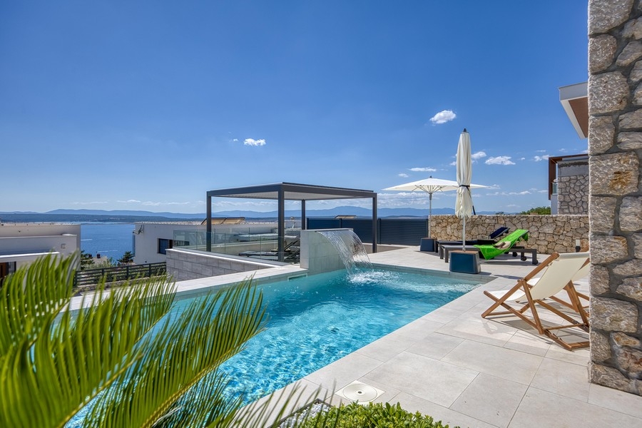 Moderne Immobilie in Kroatien mit Swimmingpool und Panorama-Meerblick