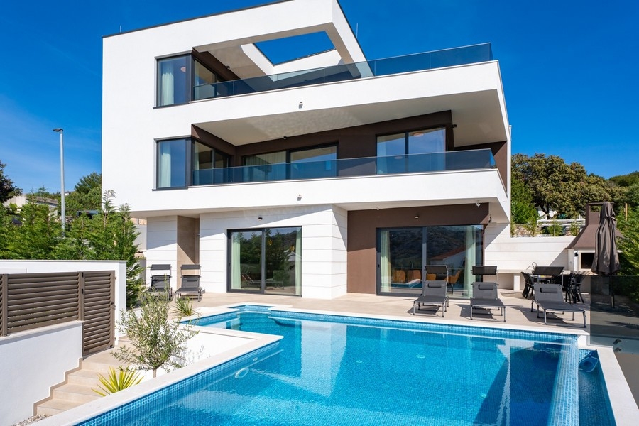 Moderne Villa mit Infinity-Pool und Meerblick in Kroatien