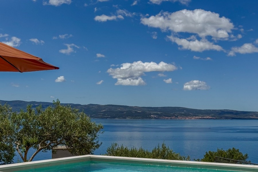 Infinity-Pool mit Meerblick in Dalmatien