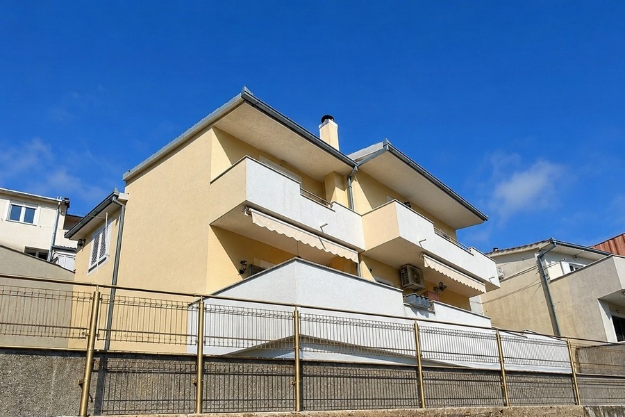 Mehrfamilienhaus in Split mit Balkonen
