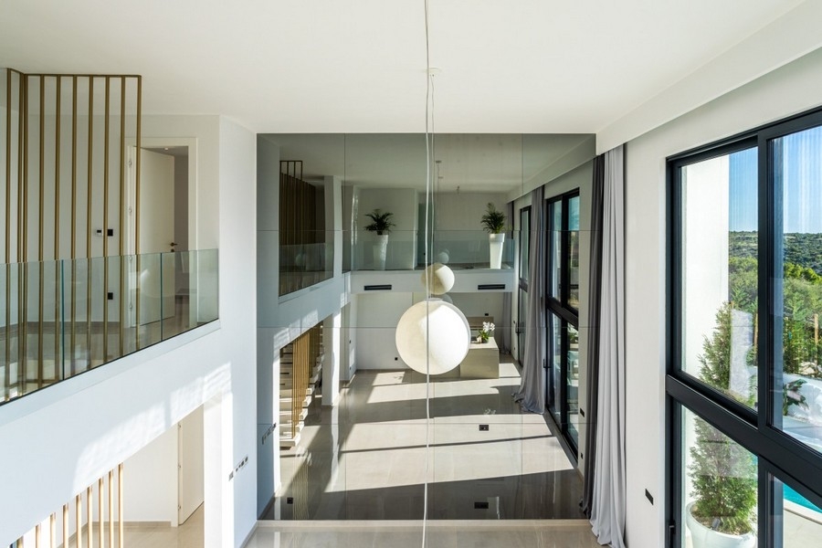 Moderne Galerie mit hochwertiger Innenarchitektur