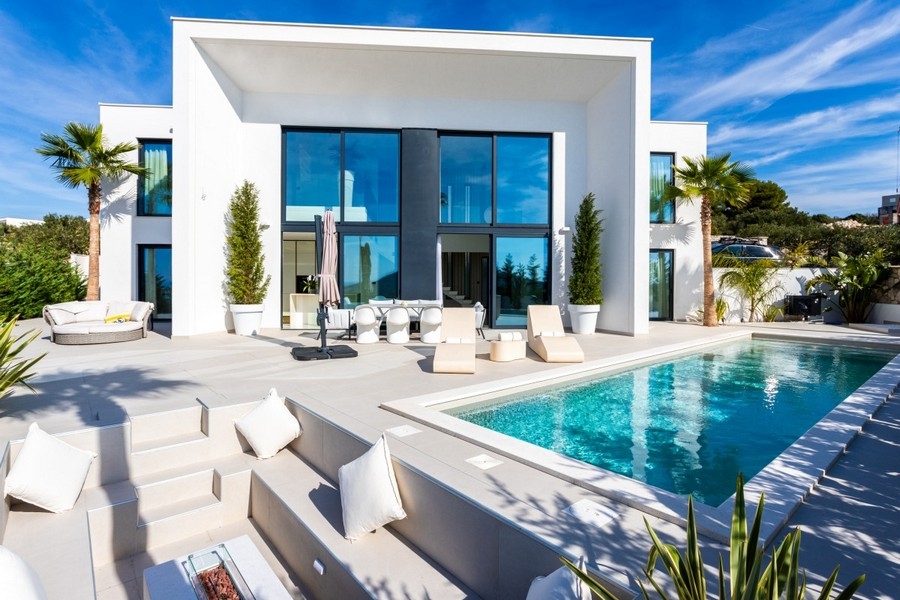 Exklusive Villa mit Swimmingpool und Meerblick