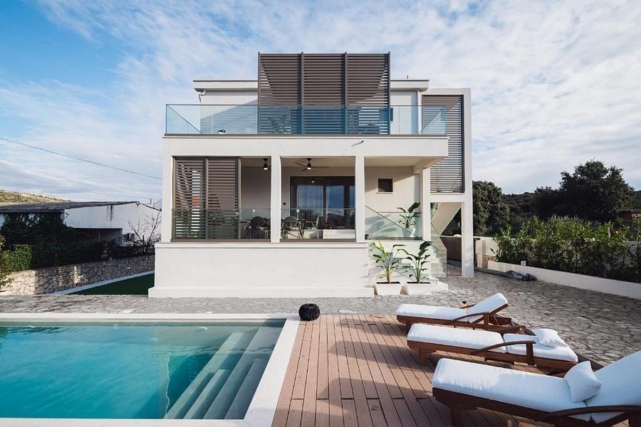 Moderne Villa mit Pool in Kroatien