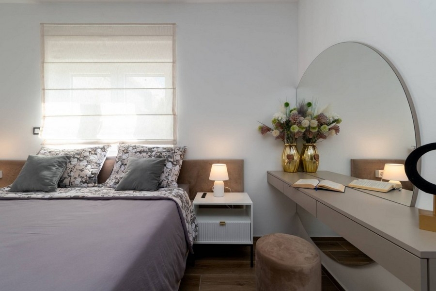 Schlafzimmer mit Schminktisch