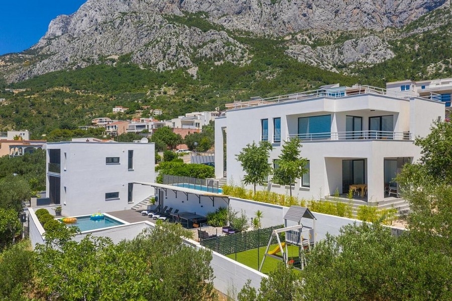 Moderne Villa mit Pool und Meerblick in Kroatien
