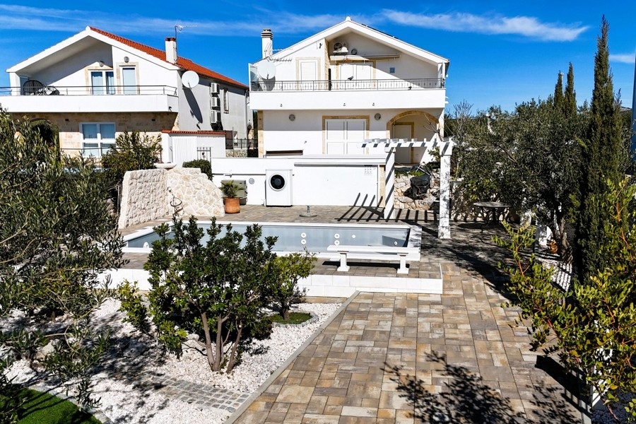 Gepflegtes Ferienhaus mit Pool in Kroatien