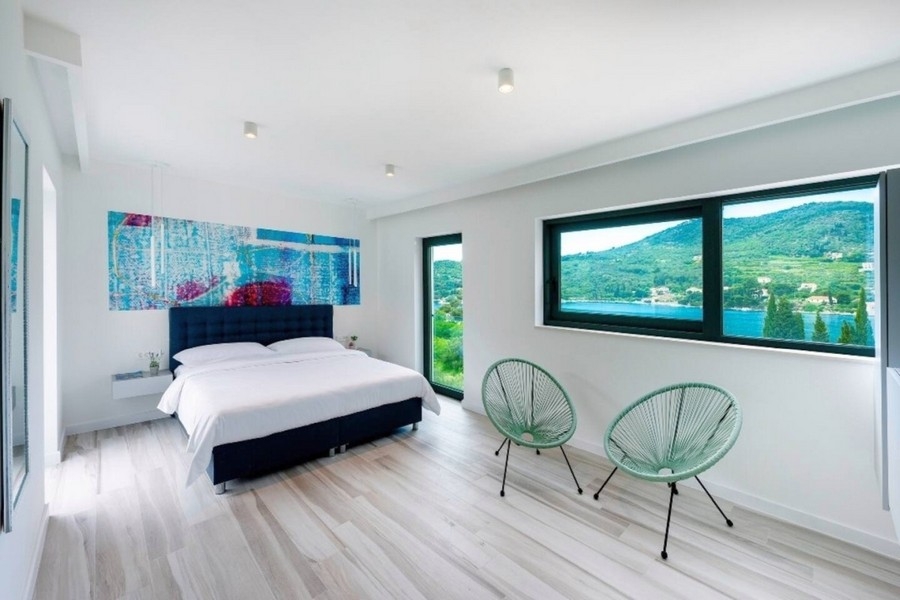 Schlafzimmer mit Panoramafenster