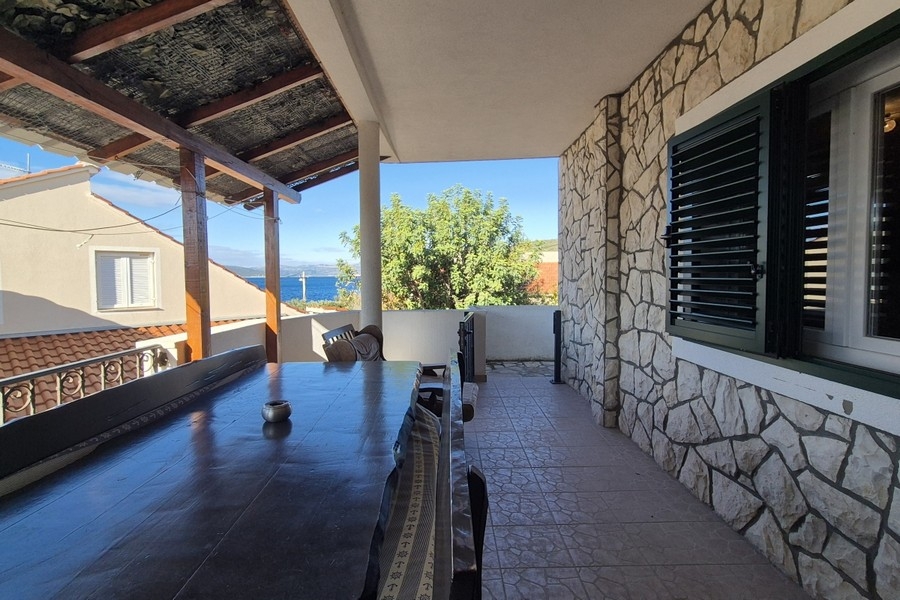 Überdachte Terrasse mit Sitzplatz
