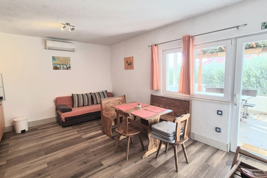 Wohn- und Essbereich der zweiten Wohnung