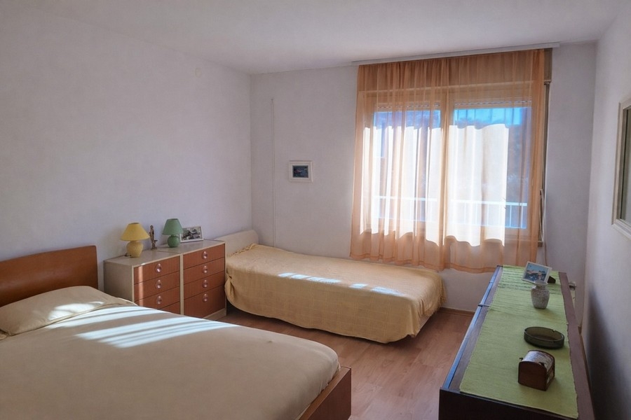 Zweites Schlafzimmer mit Einzelbetten