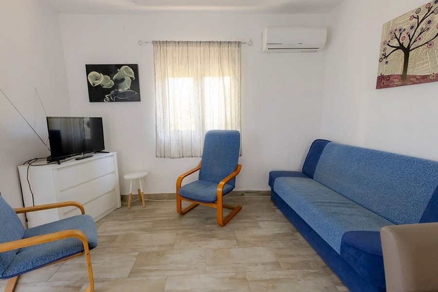Wohnzimmer mit Sofa und Sitzecke in Kroatien