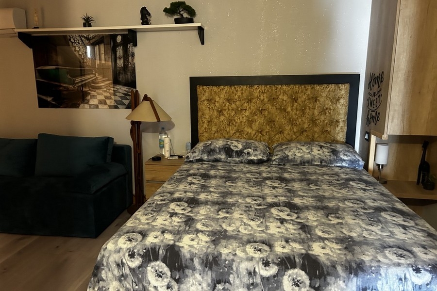 Schlafzimmer mit Doppelbett