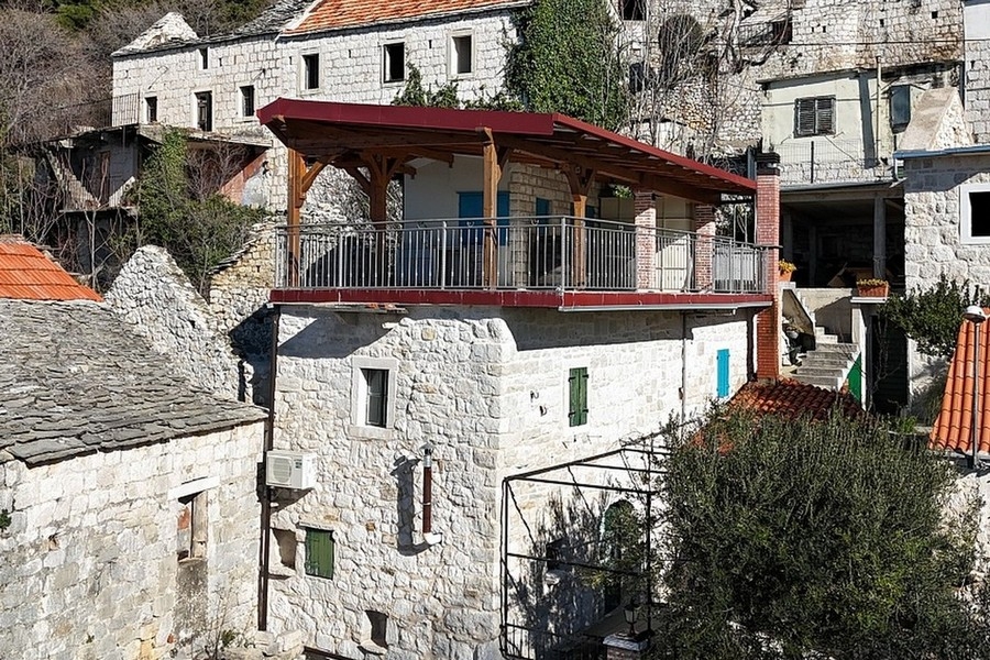 Steinhaus mit Terrasse in Kroatien