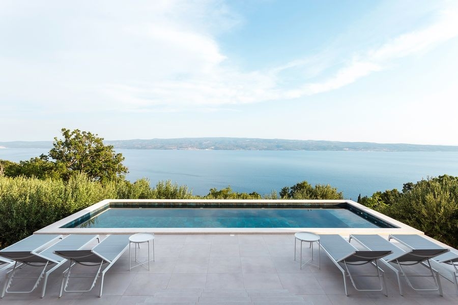 Moderne Villa mit Infinity-Pool und Meerblick