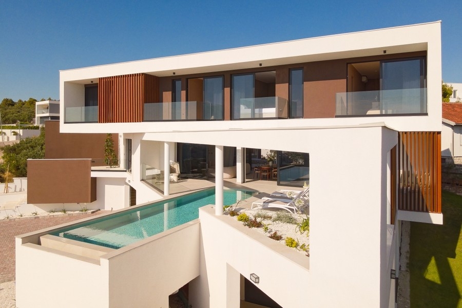 Moderne Villa mit Pool und Meerblick in Kroatien