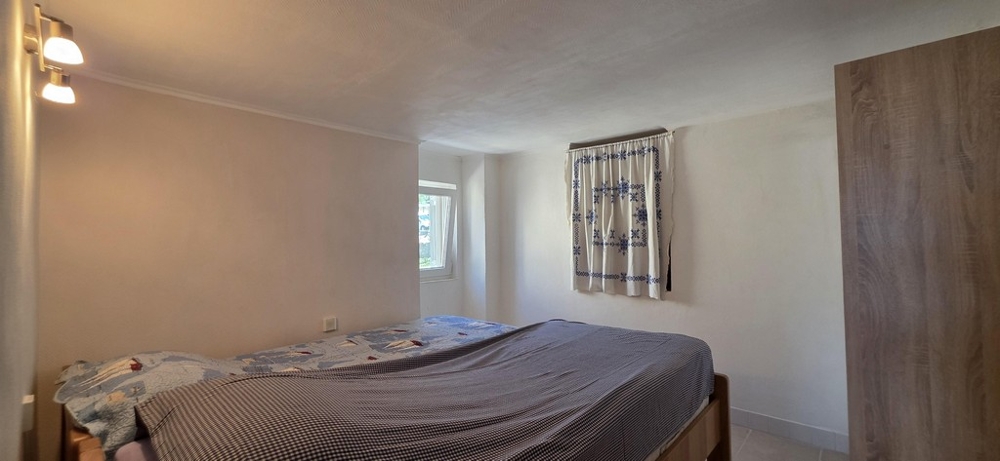 Schlafzimmer mit Fenster