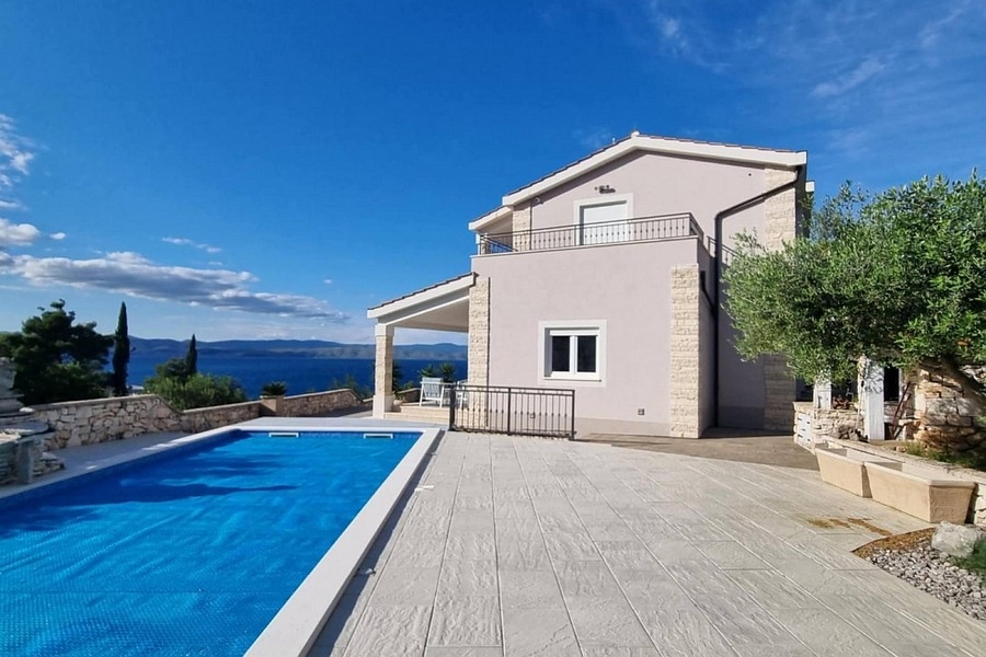 Villa mit Swimmingpool und Meerblick in Kroatien