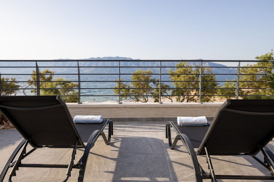 Sonnenterrasse mit Panoramablick auf das Meer in Kroatien