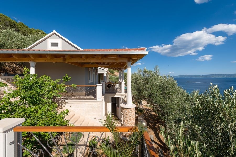 Mediterrane Villa mit Garten und Meerblick in Kroatien