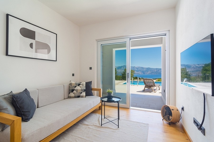 Wohnbereich mit Terrassenzugang und Meerblick