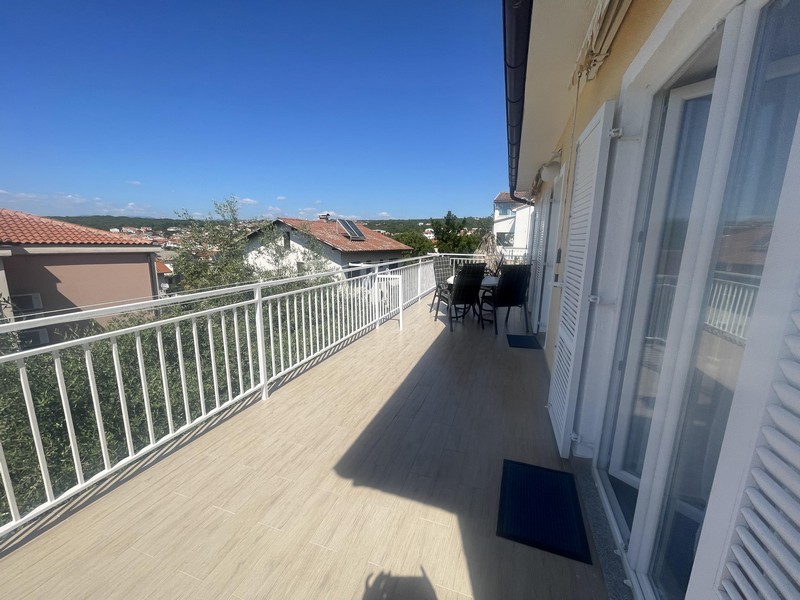 Große überdachte Terrasse am Haus