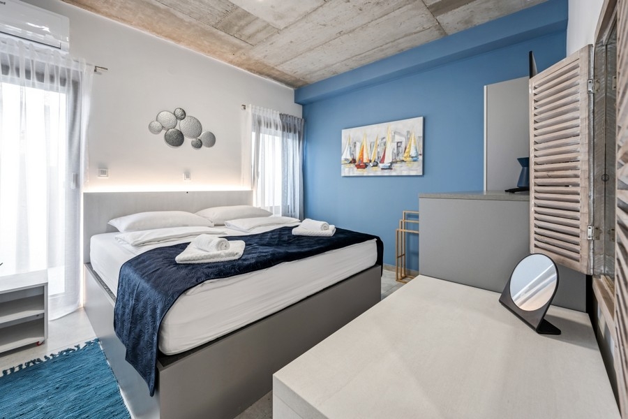 Schlafzimmer mit Doppelbett