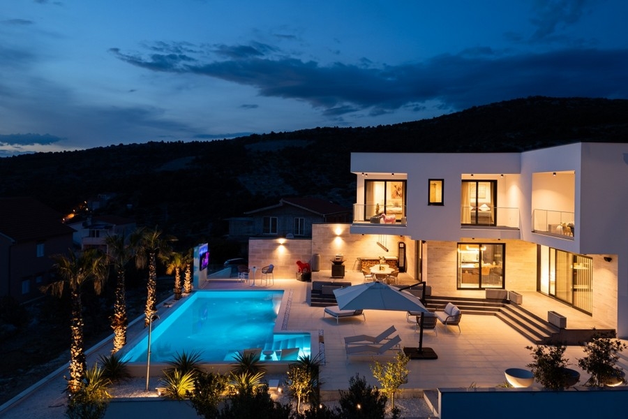 Villa mit Pool und Meerblick in Primosten, Kroatien