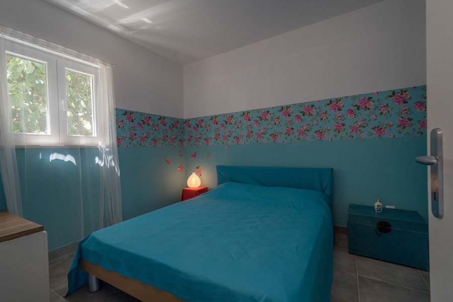 Schlafzimmer mit Doppelbett