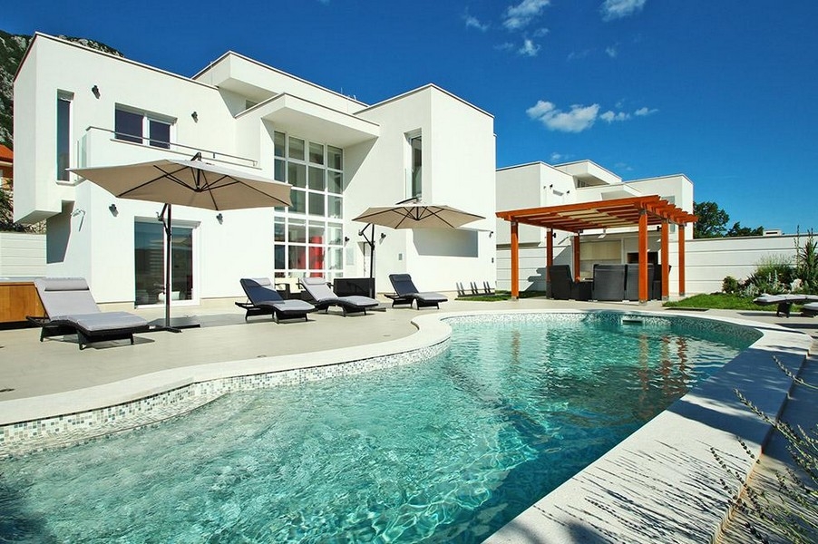 Moderne Villa mit Pool und Sonnenterrasse in Grizane