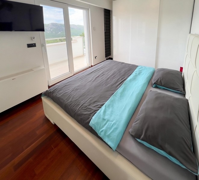 Schlafzimmer mit Doppelbett in Kroatien