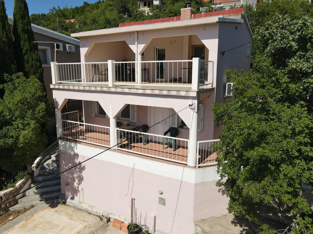 Außenansicht des freistehenden Hauses in Kroatien