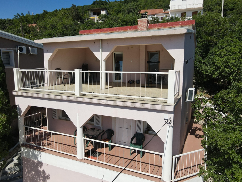 Terrasse mit Blick auf das Meer