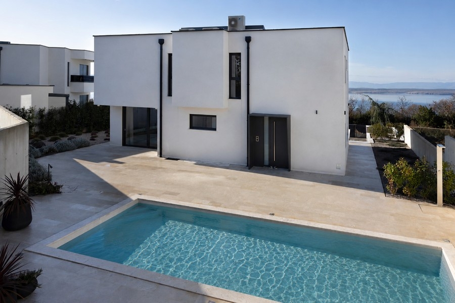 Villa mit Pool und Meerblick in Kroatien