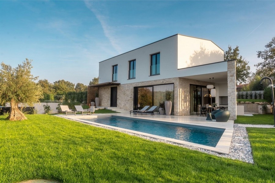 Moderne Villa mit Pool und Garten in Istrien