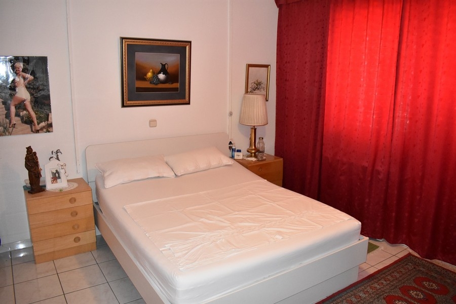 Schlafzimmer mit Doppelbett