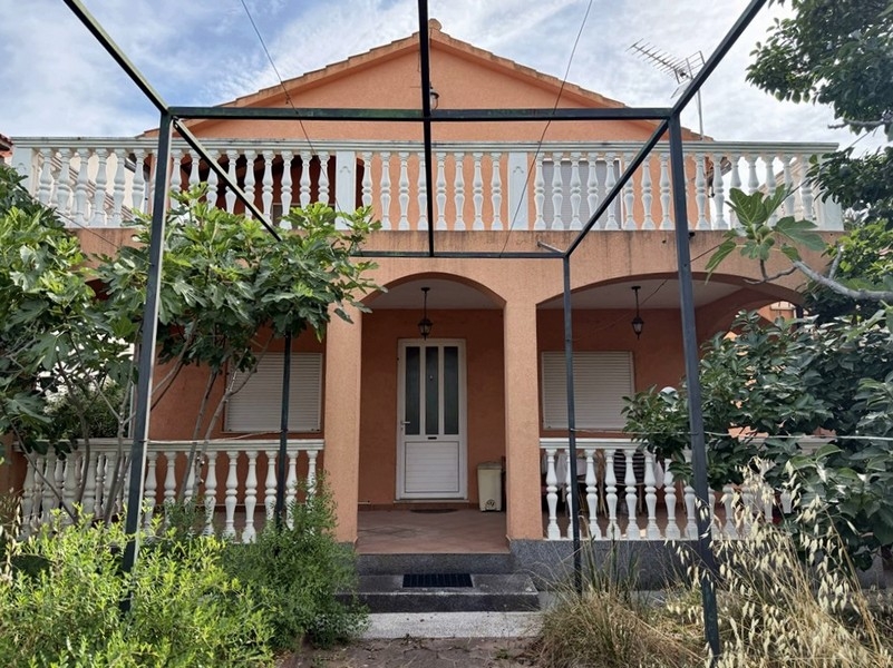Haus mit zwei Wohneinheiten in Bilice Kroatien