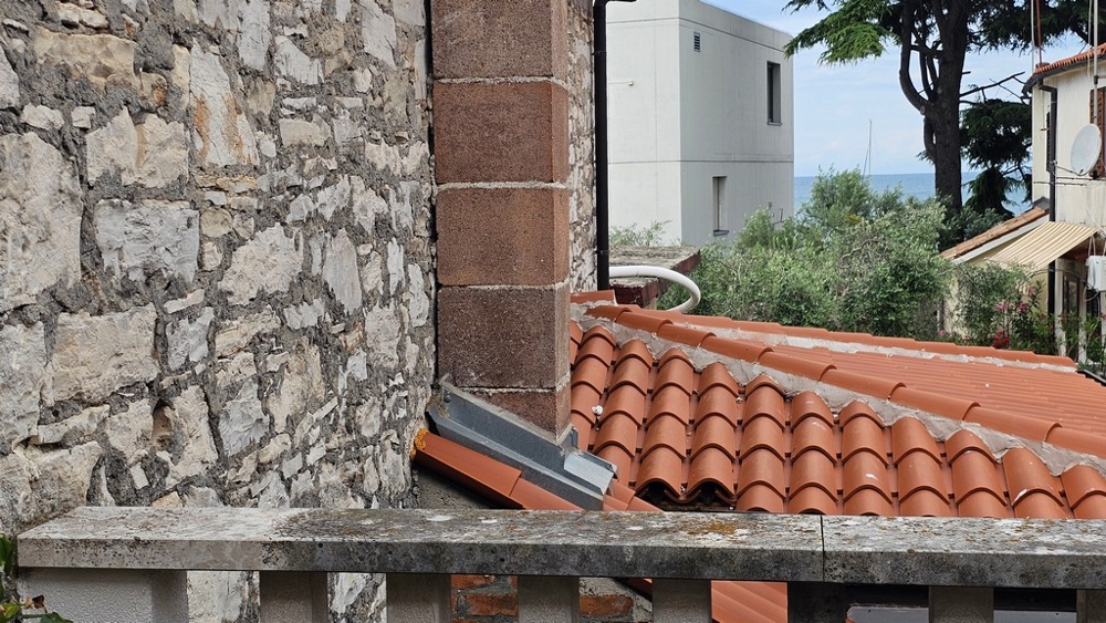 Steinhaus in Novigrad mit Meerblick von der Terrasse