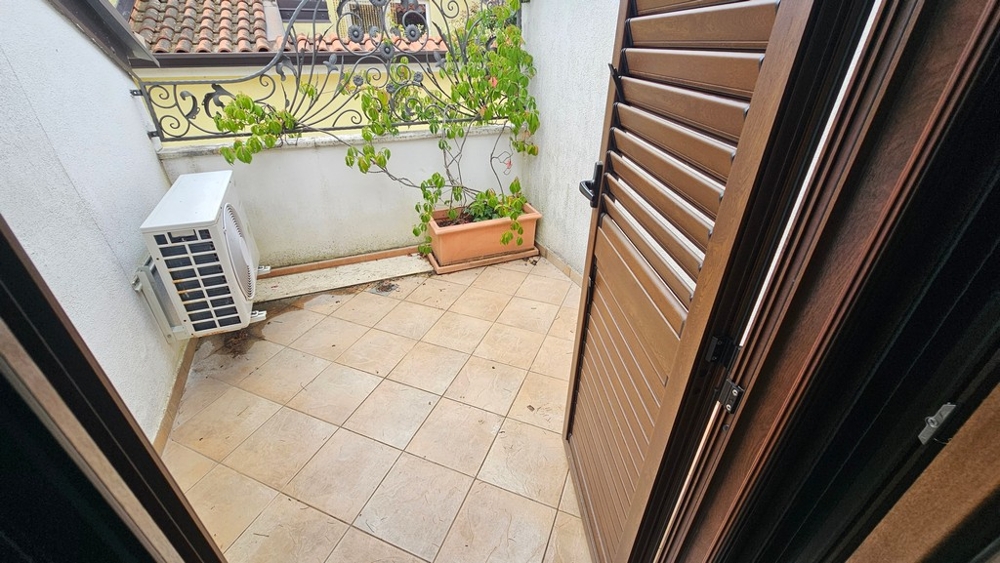 Terrasse mit Klimatisierung im Steinhaus