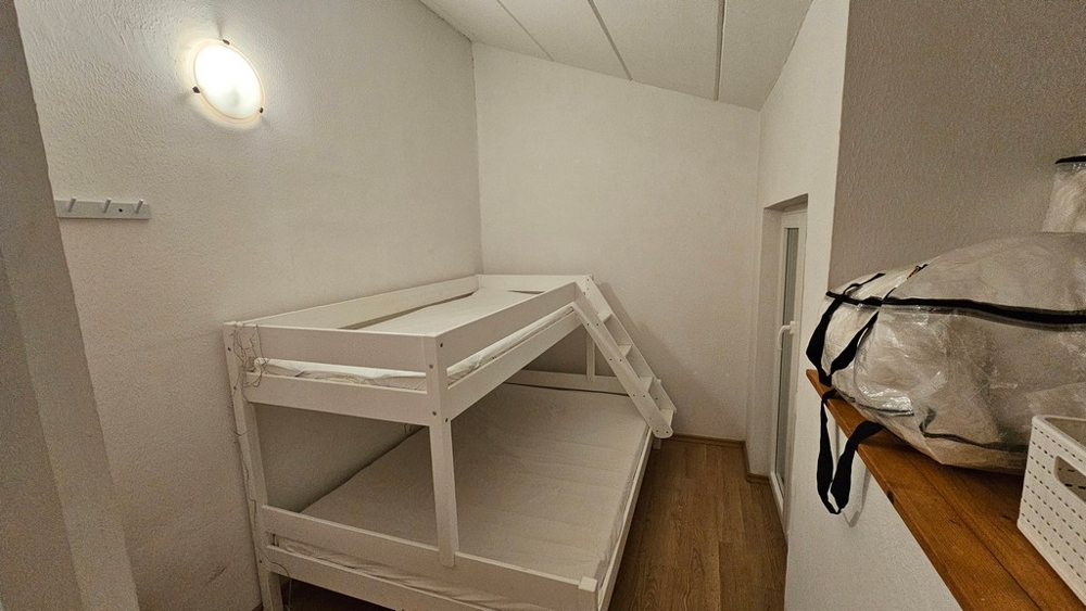 Schlafzimmer mit Etagenbett im Reihenhaus