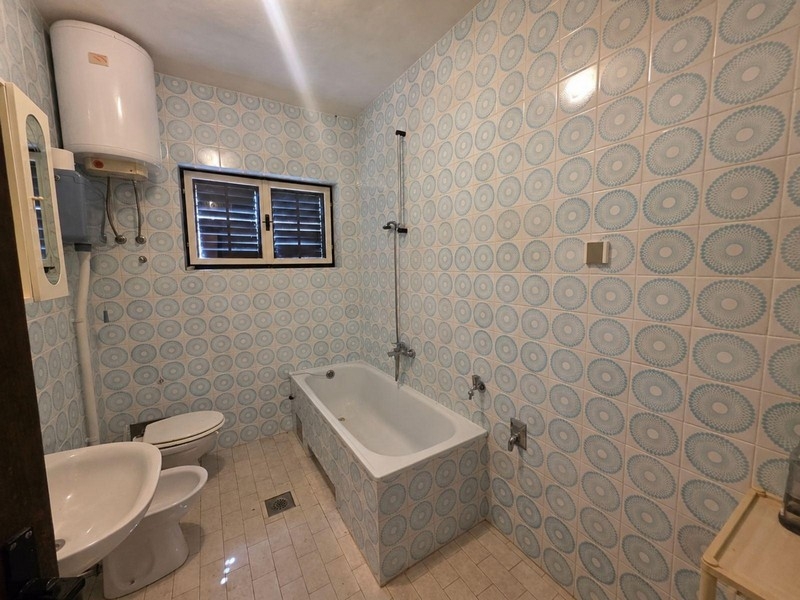 Badezimmer mit Badewanne