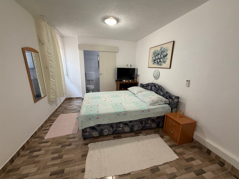 Studio-Apartment mit Doppelbett und Bad