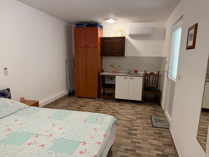 Studio-Apartment mit Kochnische und Kleiderschrank