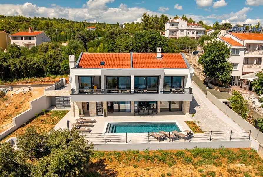 Luxusvilla mit Pool nahe dem Meer in Kroatien