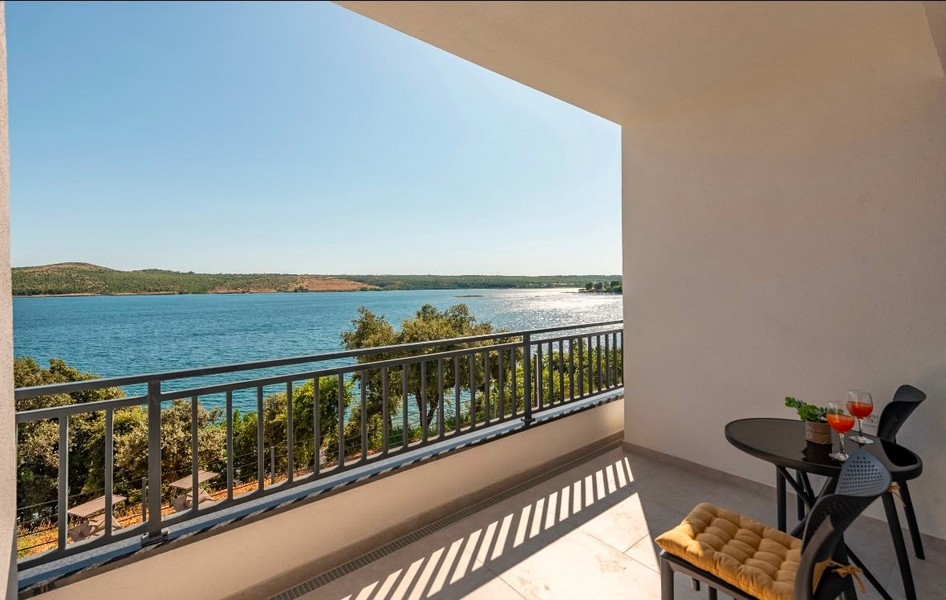Terrasse mit Blick auf das Meer